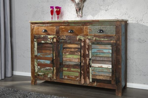 Dřevěná komoda s originálním barevným designem - v moderním použitém vzhledu, úložný prostor, rozměr 125 cm x 90 cm x 40 cm