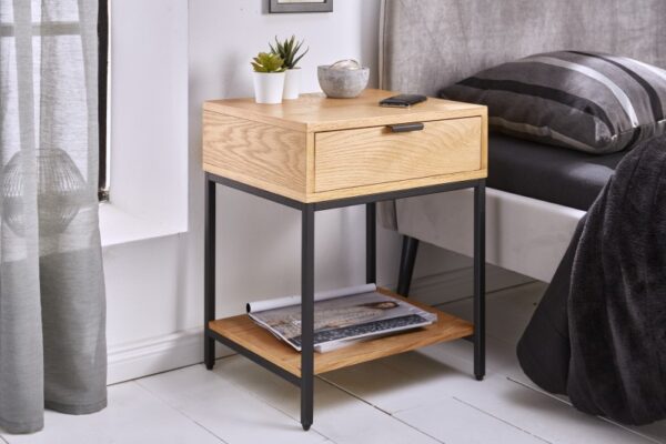 Moderní odkládací stolek - dýha z pravého dřeva, černé kovové nohy, šuplík, rozměr 40 cm x 50 cm x 35 cm