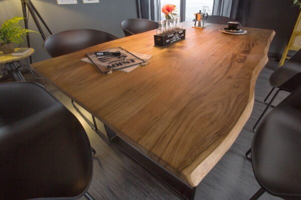 Designový jídelní stůl pro rodinu - vyrobený ze dřeva divoké akácie, medová úprava desky, industriální styl, rozměr 140 cm x 77 cm x 85-90 cm
