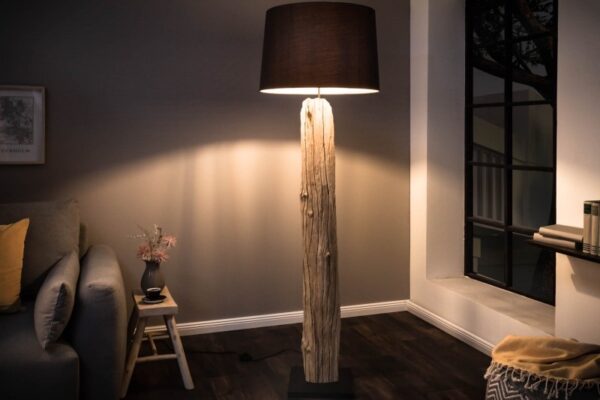 Stylová přírodní lampa do obývacího pokoje - černé stínítko ze lnu a základna z naplaveného dřeva, výška 177cm