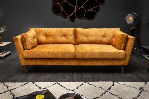 Luxusní dvoumístná pohovka do obývacího pokoje - v moderní hořčicové barvě, pružinové polstrování, rozměr 220 cm x 85 cm x 90 cm