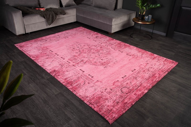 Moderní velký koberec do obýváku nebo ložnice - originální sepraný design, rozměr 240cm x 1cm x 160cm, růžový