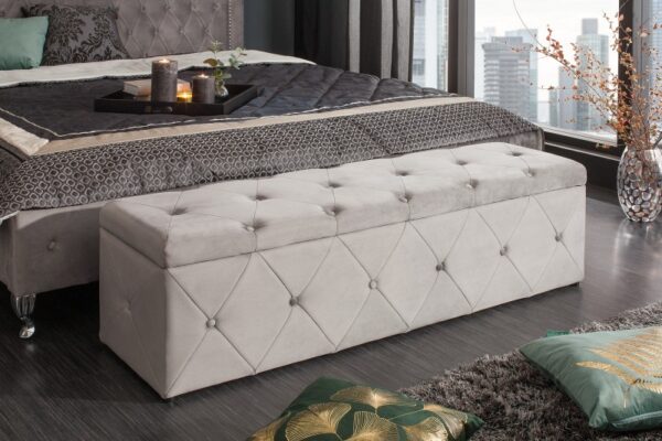 Luxusní lavice do ložnice s dekorativní prošíváním - šedo stříbrná, sametový potah, rozměr 140 cm x 41 cm x 39 cm