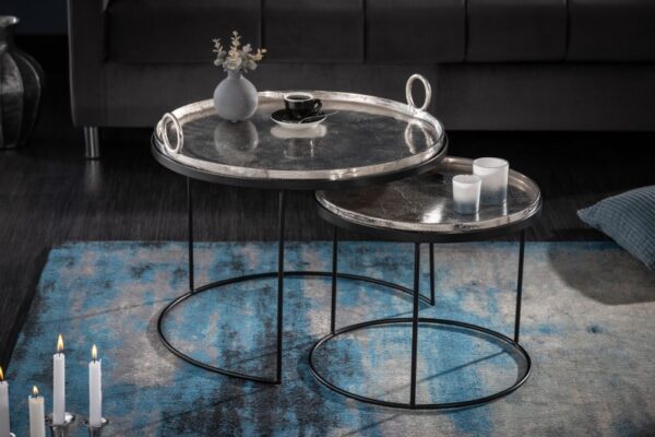 Designová orientální sada dvou stolků do obýváku - stříbrné stolky, lze zasunout do sebe