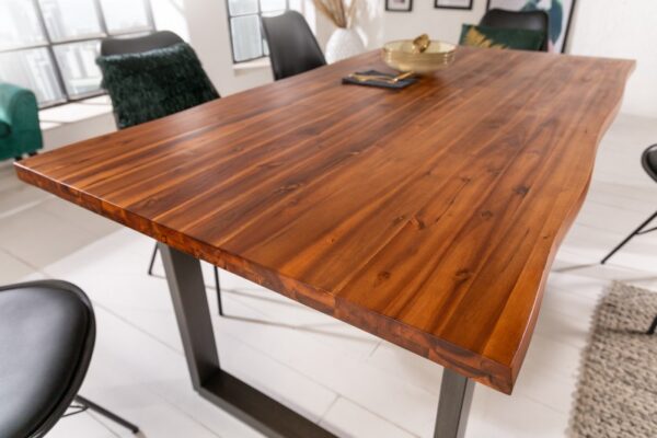 Moderní masivní rodinný stůl - vyrobený ze dřeva akácie, rám ze železa, rozměr 160cm x 76,5cm x 90cm