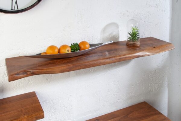 Masivní police na stěnu - vyrobená ze dřeva akácie, do obývacího pokoje nebo kuchyně, rozměr 115 cm x 4 cm x 25 cm
