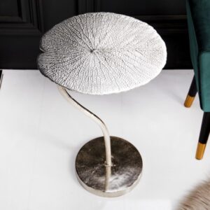 Stříbrný dekorační stolek do obývacího pokoje -tvar listu, bytová dekorace, ze slitiny kovu a hliníku, rozměr 38 cm x 59 cm x 40 cm